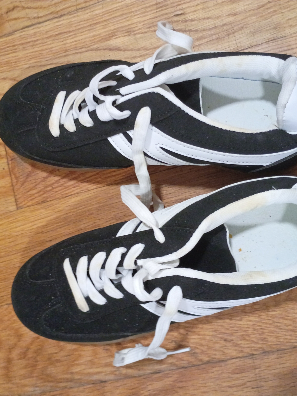 Classic Men's Black and White Low-Top Sneakers